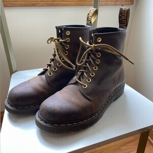 Dr. Martens Crazy Horse Leather Brown 1460 Boot Women 8 Men 7 EU 39 Combat Boot